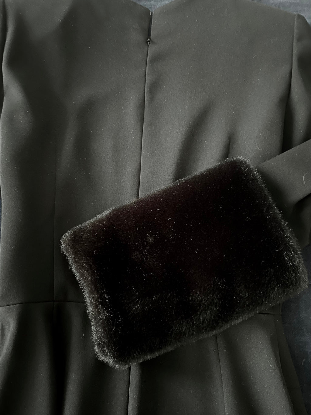 Tamara Midikleid mit Kunstfell-Manschetten